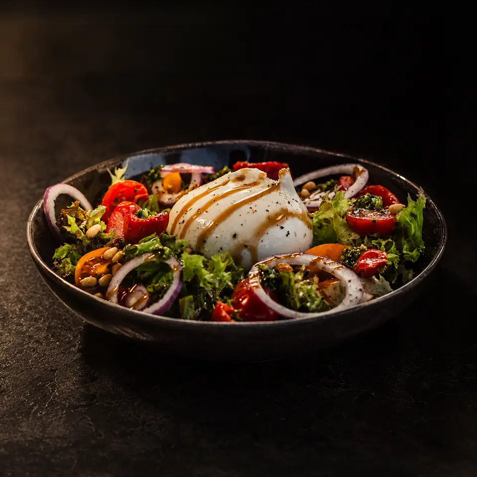 Frisse royale salade bij Café de Heeren aan de Koemarkt in Purmerend